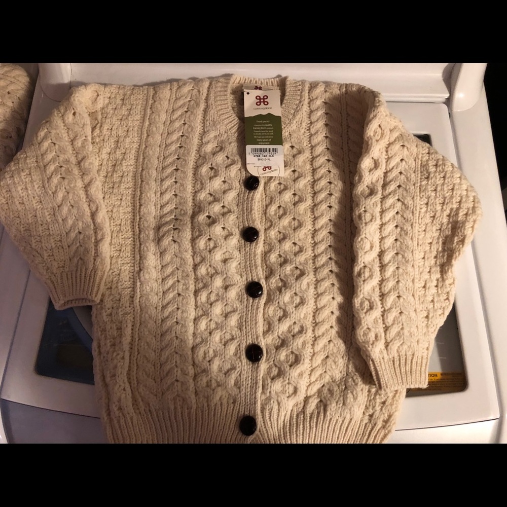 100% wool sweater NWT